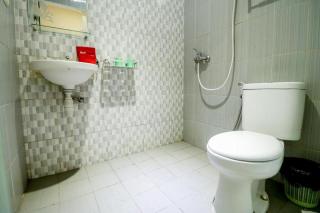 RedDoorz near Pasar Tarapung Siring Banjarmasin - Banjarmasin - 5