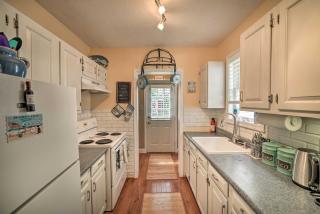 Coastal Pet-Friendly Cottage Less Than half Mi to Beaches - 4