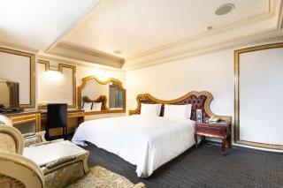 Baron's Hot Spring Hotel - 4