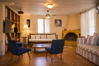 Lefkada Town Traditional House / Cozy Yard - 3