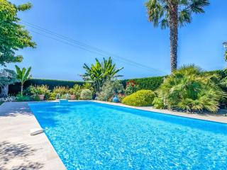 Modern holiday home with pool - 0