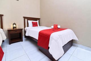 RedDoorz near Pantai Sanur Bali - 3