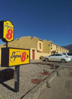 Super 8 by Wyndham Taos - 2
