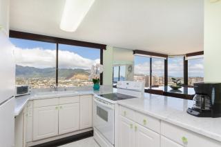 2 Bedroom Penthouse w/Ocean Views - Honolulu - 5
