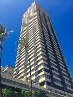 2 Bedroom Penthouse w/Ocean Views - Honolulu - 1