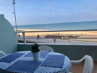 GATU PREMIUM Villa Isabel TERRAZA,PARKING,1ºLINEA PLAYA,WIFI,VISTA AL MAR , Preferente mayores de 25 años y familias - Cadice - 4