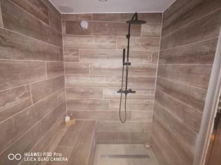 Suite romantique Le temps d'un Instant Loveroom Hammam jacuzzi piscine - Villeneuve - 7