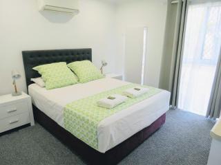 The Shores Holiday Apartments - 1