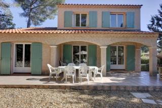 villa 8 pers, climatisée, piscine chauffée, un havre de paix sous les pins parasols - Roquebrune-sur Argens - 3