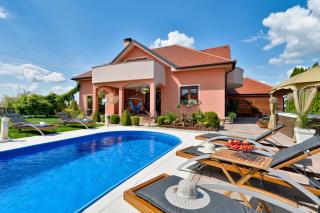 Apartman u vili sa privatnim bazenom i privatnom wellness oazom - Varaždin - 0