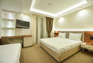 Hotel Lazaro - 1