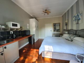 Waterhouse Guest Lodge in Muckleneuk - 2
