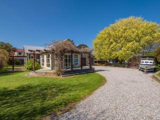 Charming on Cherry - Wanaka Holiday Home - 0