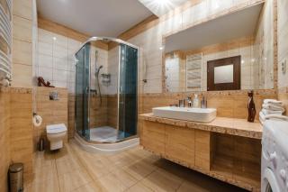 Willa Hania, Sun & Snow - 7