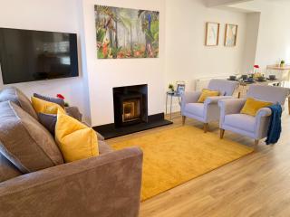 Stunning New House - Great Location - Garden - Parking - Fast WiFi - Smart TV - Beautiful 2 Bedroom House sleeps up to 6! Only 5 min drive to Sandbanks beach! - Parkstone - 0