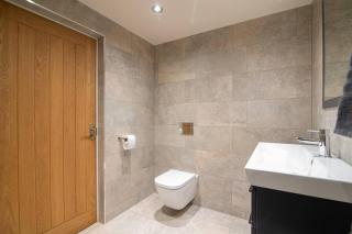 Luxury Coach house next to woodland in Knutsford - 8