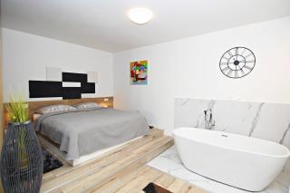 SeNs Apartments by Belmont Realty - 7