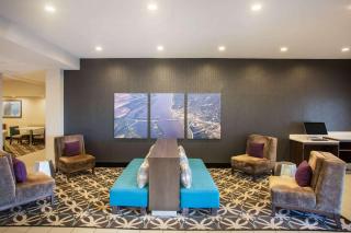 La Quinta Inn & Suits by Wyndham Pontoon Beach IL - Pontoon Beach - 8