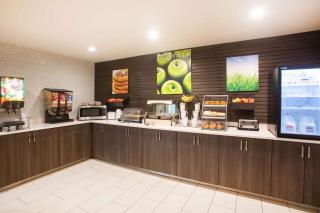 La Quinta Inn & Suits by Wyndham Pontoon Beach IL - Pontoon Beach - 4