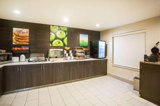 La Quinta Inn & Suits by Wyndham Pontoon Beach IL - Pontoon Beach - 3
