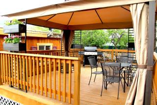 Yellowstone's Treasure Cabins - 7