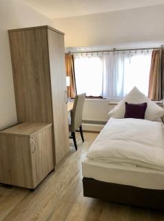 A Lotus Hotel - Böblingen - 9