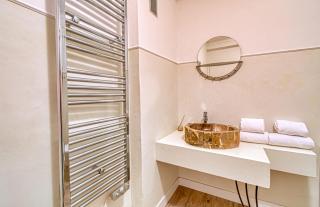 Romantic and new apartment in the famous Rue Meynadier in the supercentre of Cannes - 4