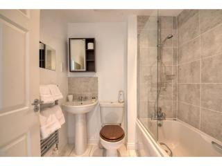 Peaceful terrace house with allocated parking bay - Pass the Keys - 6