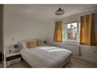 Peaceful terrace house with allocated parking bay - Pass the Keys - 8