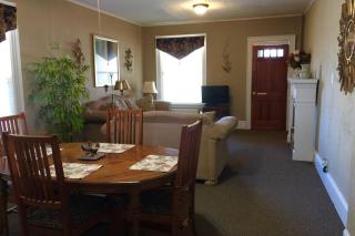 Great Gorge Guesthouse - Walk to the Falls, the Casino and all Downtown Restaurants - Across from the Aquarium - Niagara Falls - 0
