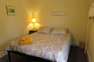 Great Gorge Guesthouse - Walk to the Falls, the Casino and all Downtown Restaurants - Across from the Aquarium - 2