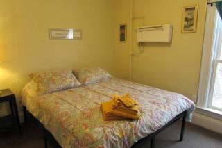 Great Gorge Guesthouse - Walk to the Falls, the Casino and all Downtown Restaurants - Across from the Aquarium - 1