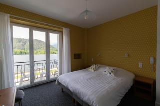 Hotel Bellevue - Chambon-sur-Lac - 0