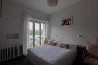 Hotel Bellevue - Chambon-sur-Lac - 3