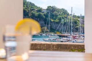 La finestra sul mare by Tizzano House - Procida - 9