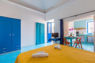 La finestra sul mare by Tizzano House - Procida - 1