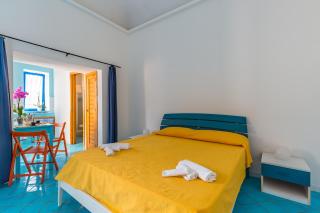 La finestra sul mare by Tizzano House - Procida - 5