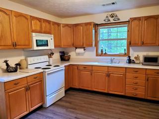 Ridge Retreat at Hearthstone Cabins and Camping - Pet Friendly - Helen - 3