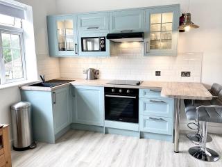 Simply the best ! 4 min walk to Beach, Pubs,Restaurants, Shops, Htd Pool, Hottub, Games rm, Garden, BBQ, Just 6 immaculate holiday homes, Free Parking - Portreath - 2