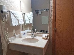 Americas Best Value Inn and Suites Bismarck - Bismarck - 7