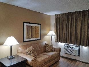 Americas Best Value Inn and Suites Bismarck - Bismarck - 2
