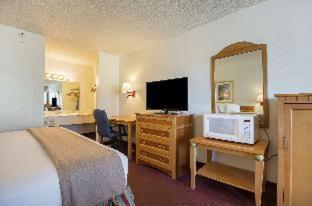 Americas Best Value Inn & Suites Melbourne - Melbourne - 3
