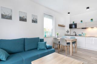 Słoneczny Apartament z dwiema sypialniami i parkingiem by Noclegi Renters - 1