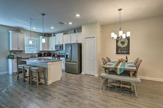 Resort-Style Family Townhome 10 Mi to Disney! - 6