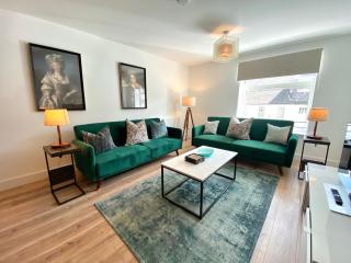 High Street, Stylish City Centre Apartment, 3 Bed - Perth - 8