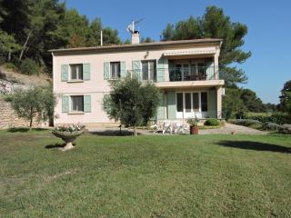 Loue haut de villa au calme piscine jardin arboré - 9