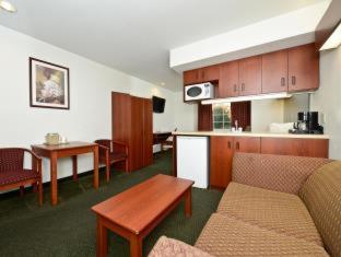 Americas Best Value Inn and Suites Lake Charles - Lake Charles - 7