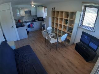 Canary Wharf Apartment - London - 3