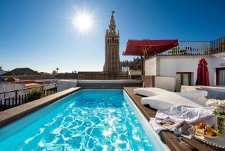Cathedral Luxury Studio, Swimming Pool and Cathedral Views - Sevilha - 0