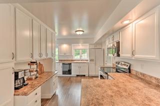 The Millersburg Mountain House Getaway with Gazebo! - - 5